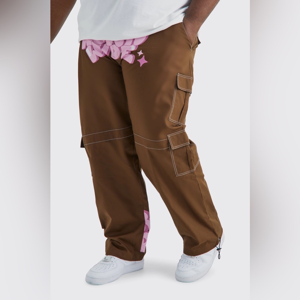 New BoohooMAN Plus Relaxed Cargo graffiti print trouser chocolate – 46